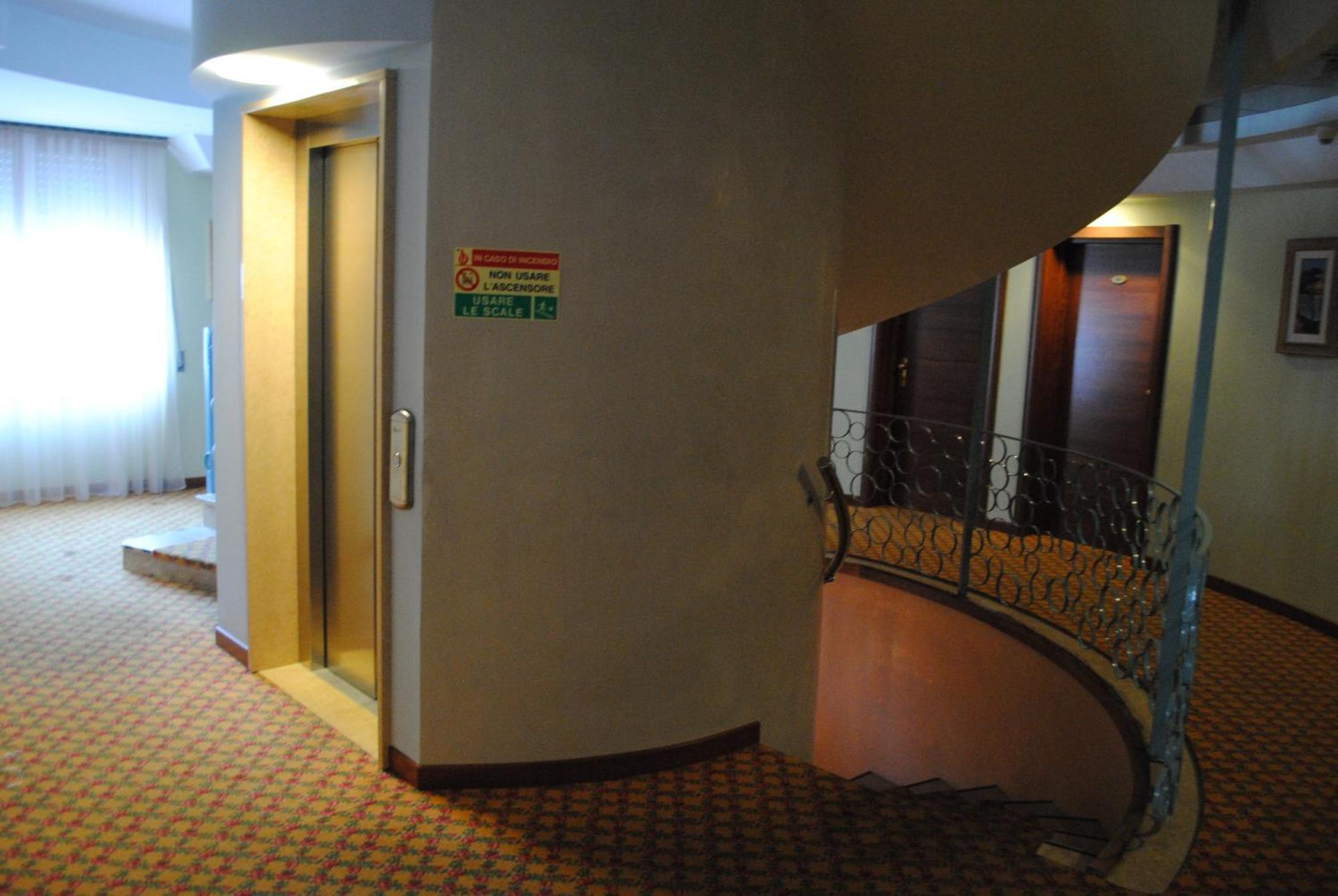 Hotel Franz Бібіоне Екстер'єр фото
